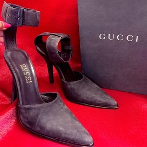 Never before worn Vintage Gucci Heels